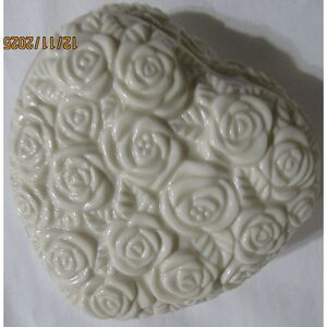 Lenox Heart trinket box China 24 karat gold trim off white Roses
